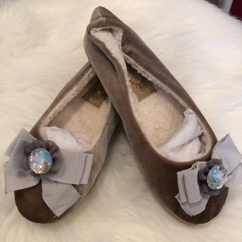 Joyfolie champagne velvet Sherpa lined shoe.  SZ 1